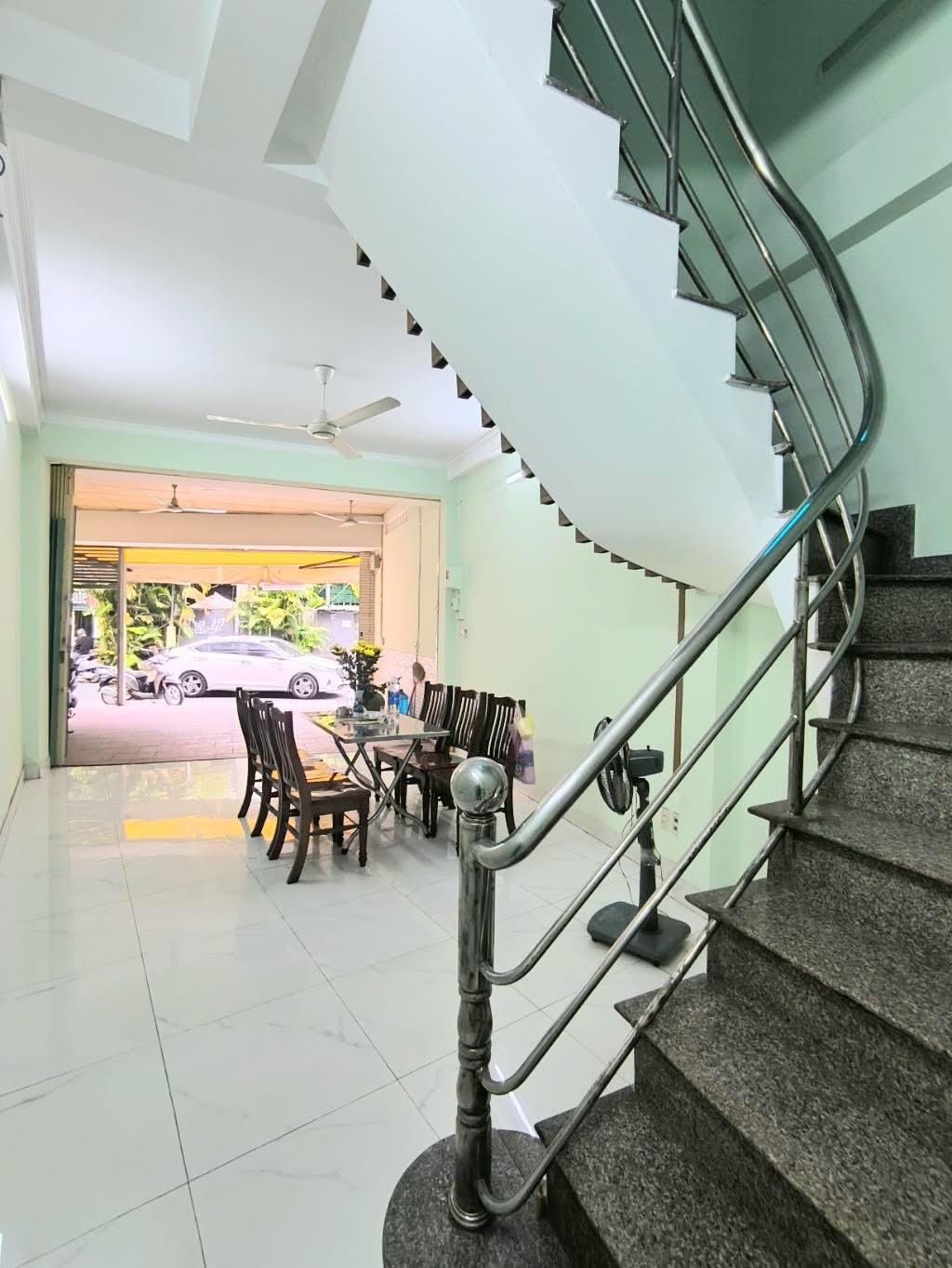 BÁN NHÀ MT NGUYỄN THÁI SƠN,  GẦN SÂN BAY, 50M²,  3 TẦNG,  7.4 TỶ TL